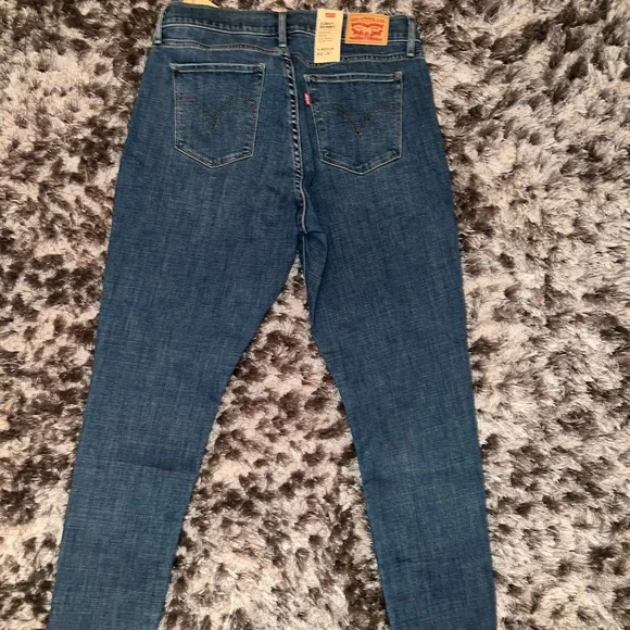 Brand new Levi’s - Picture 6 of 6